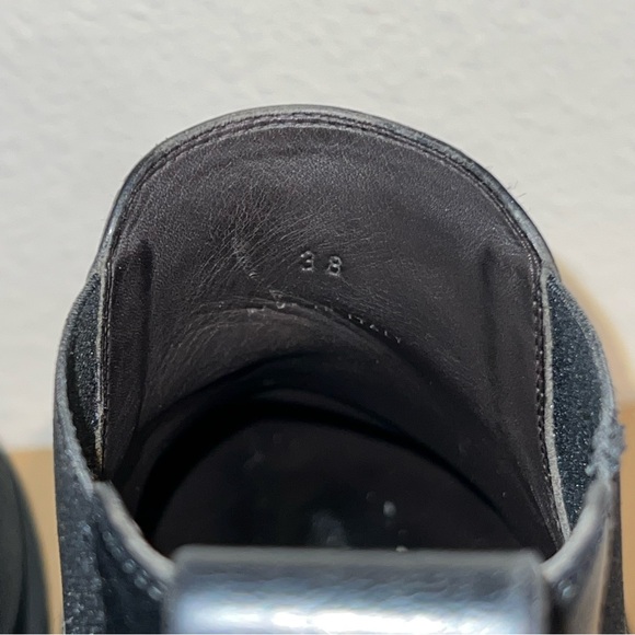 Bottega Veneta Lug Chelsea Ankle Boots – Women’s Size 38 (8) - Picture 10 of 12